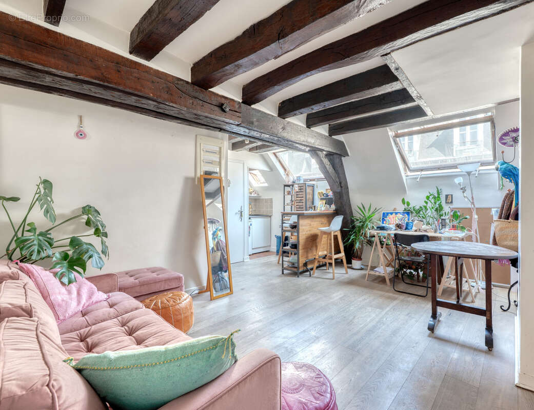 Appartement à PARIS-3E