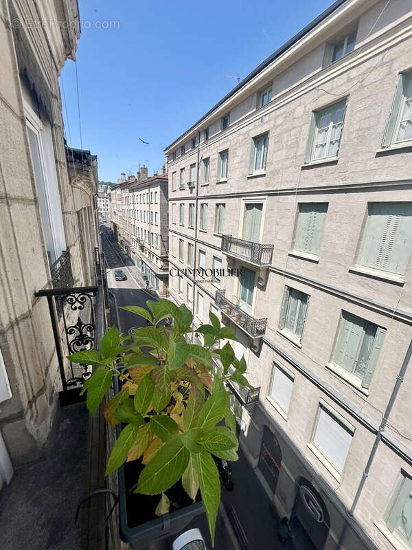 Appartement à SAINT-ETIENNE