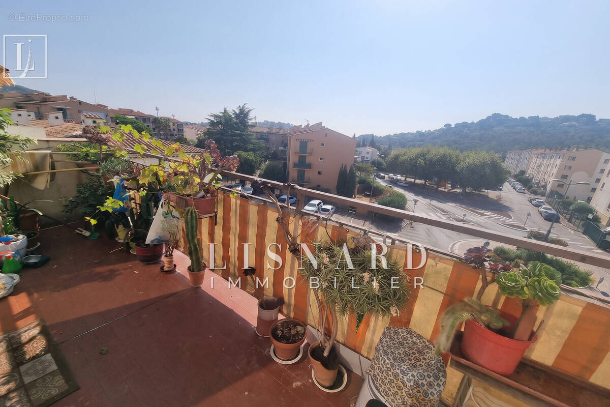 Appartement à VALLAURIS
