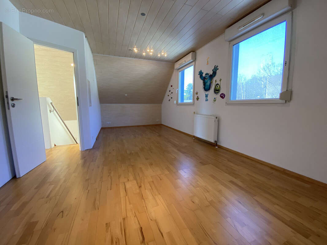 Maison 5 pièces de 130 m2 avec piscine et sous-sol - photo 13