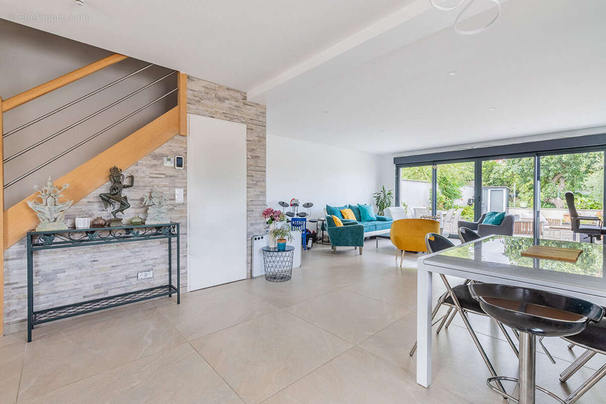 Maison à SAULX-LES-CHARTREUX