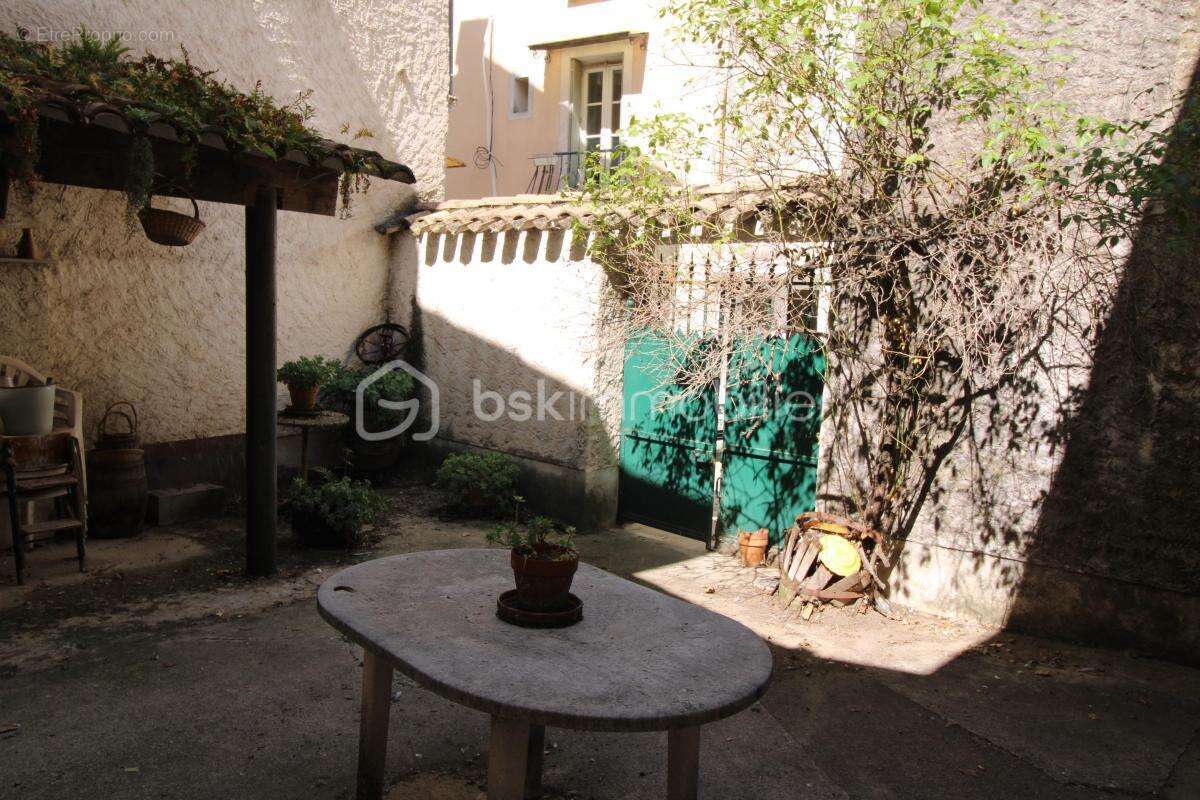 Maison de village 100 m² avec cour intérieure et balcon - photo 3