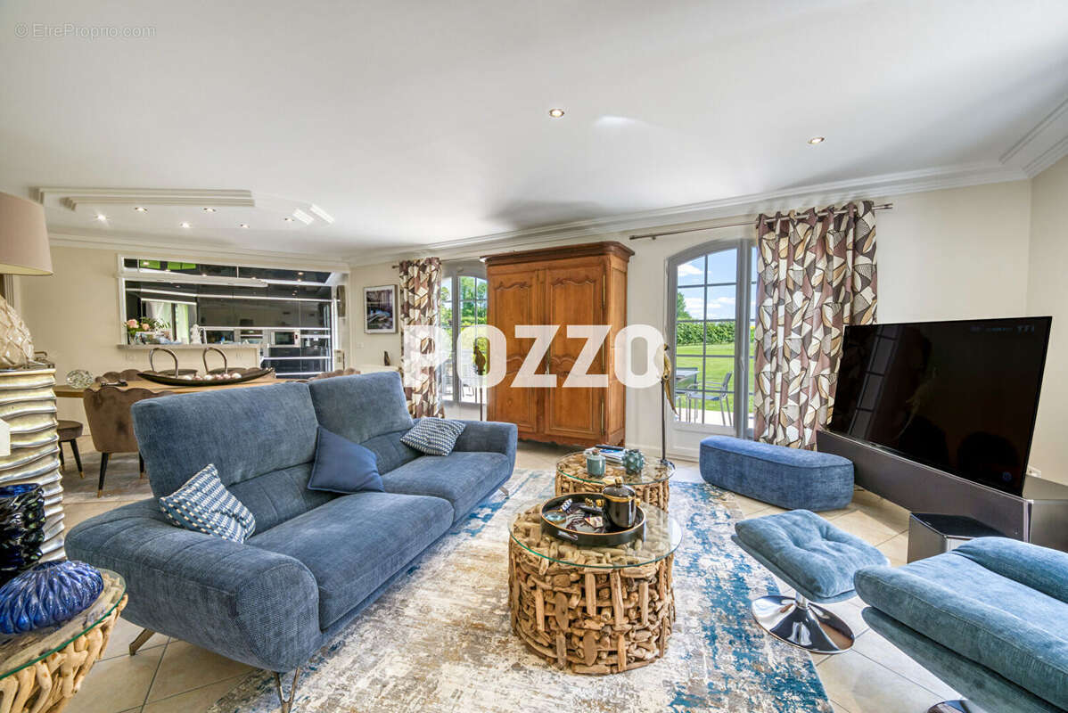 Maison à LES TROIS-PIERRES