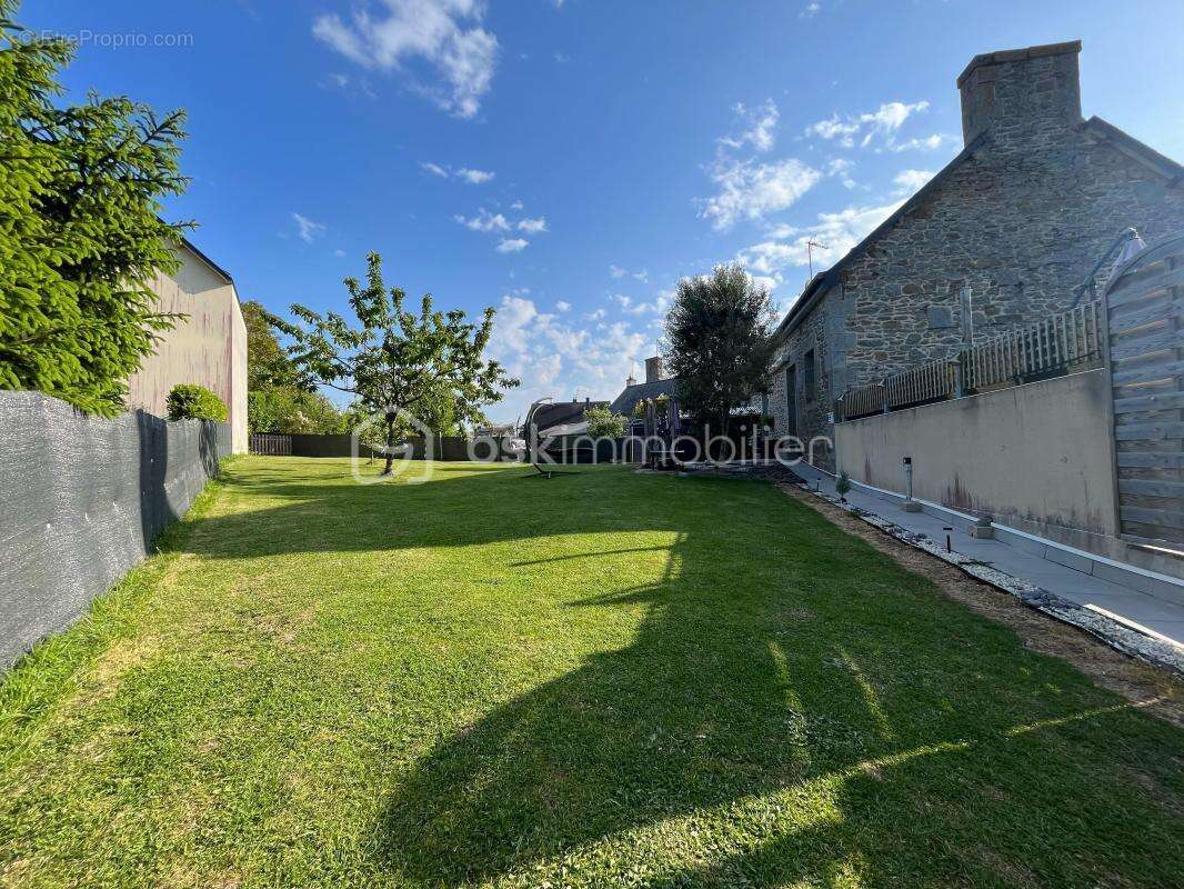 Maison à SAINT-GERMAIN-EN-COGLES
