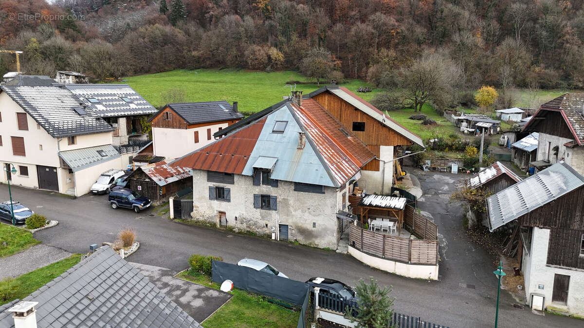 Maison à SAINTE-HELENE-SUR-ISERE