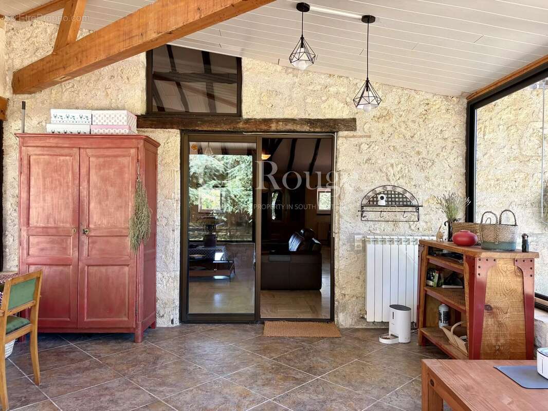 Proche de Saint-Livrade-sur-Lot – Élégante propriété de caractère de 5 chambres avec piscine chauffée et superbe parc arboré - photo 3