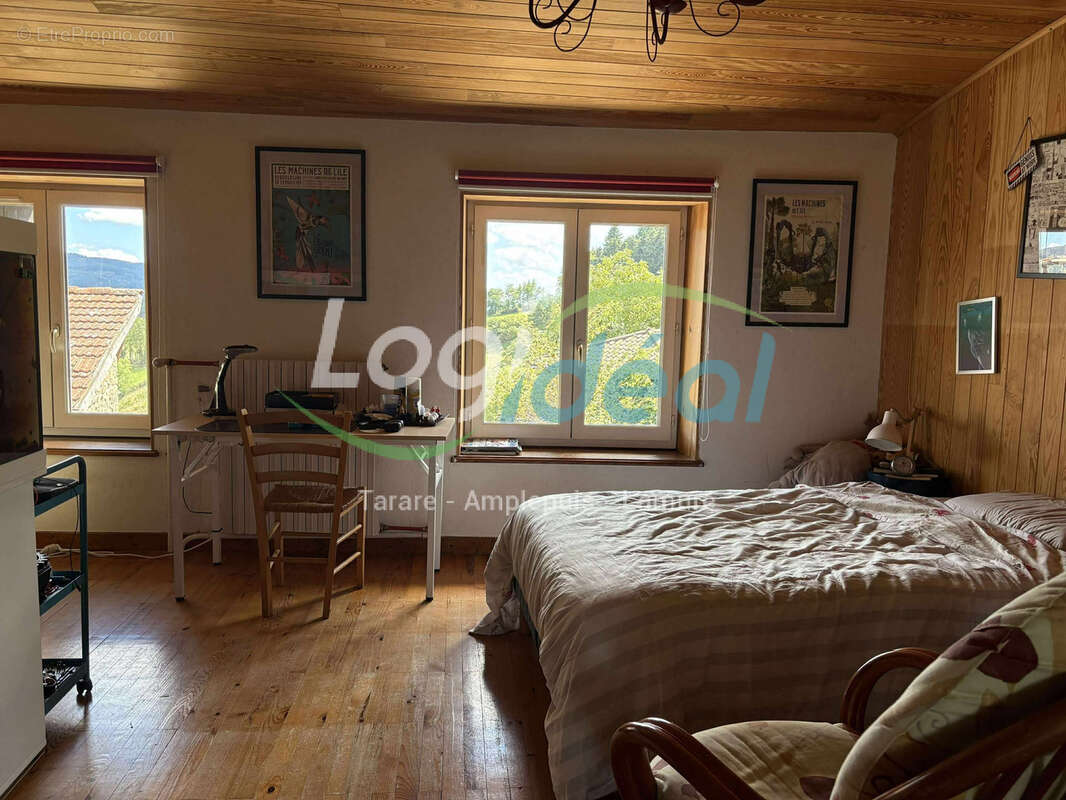 Maison de caractère sur les hauteurs de St Nizier d'Azergues sur + de 3000m2 de terrain. - photo 11