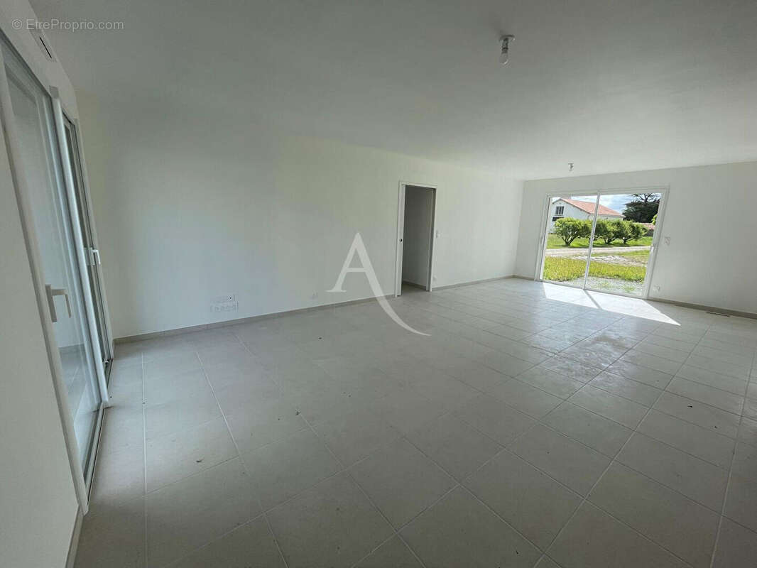 Maison à SAINT-LUMINE-DE-COUTAIS