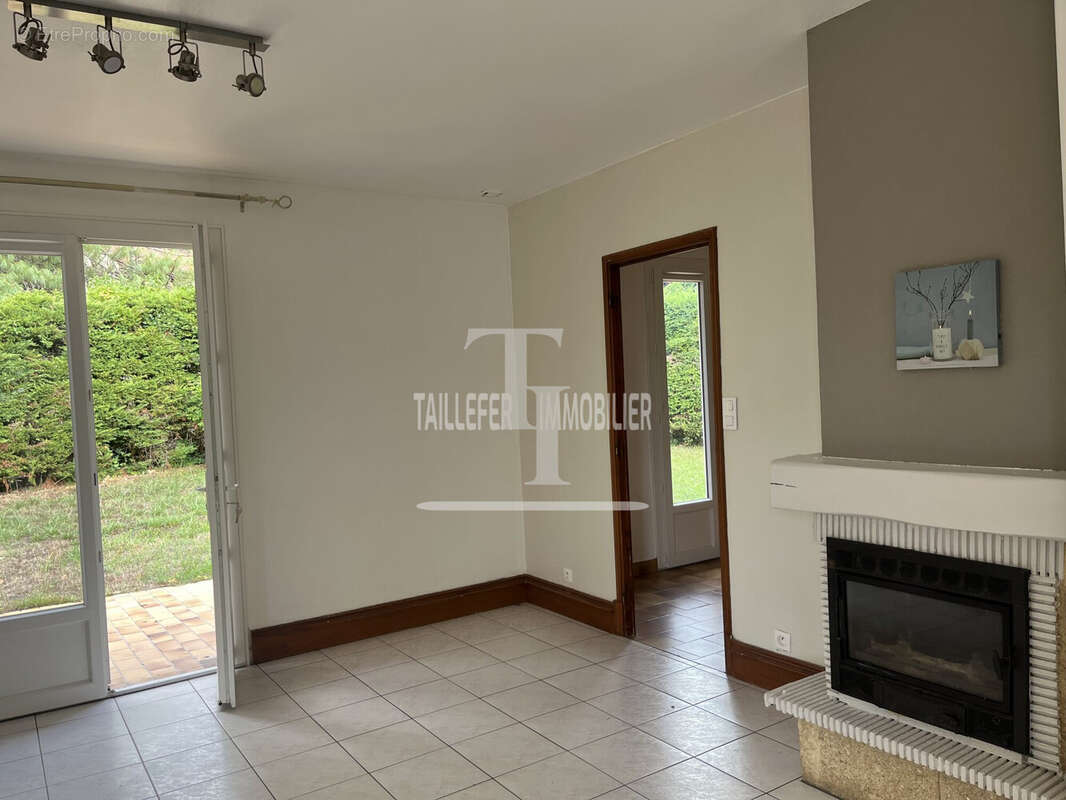 Maison à CHAMPCEVINEL