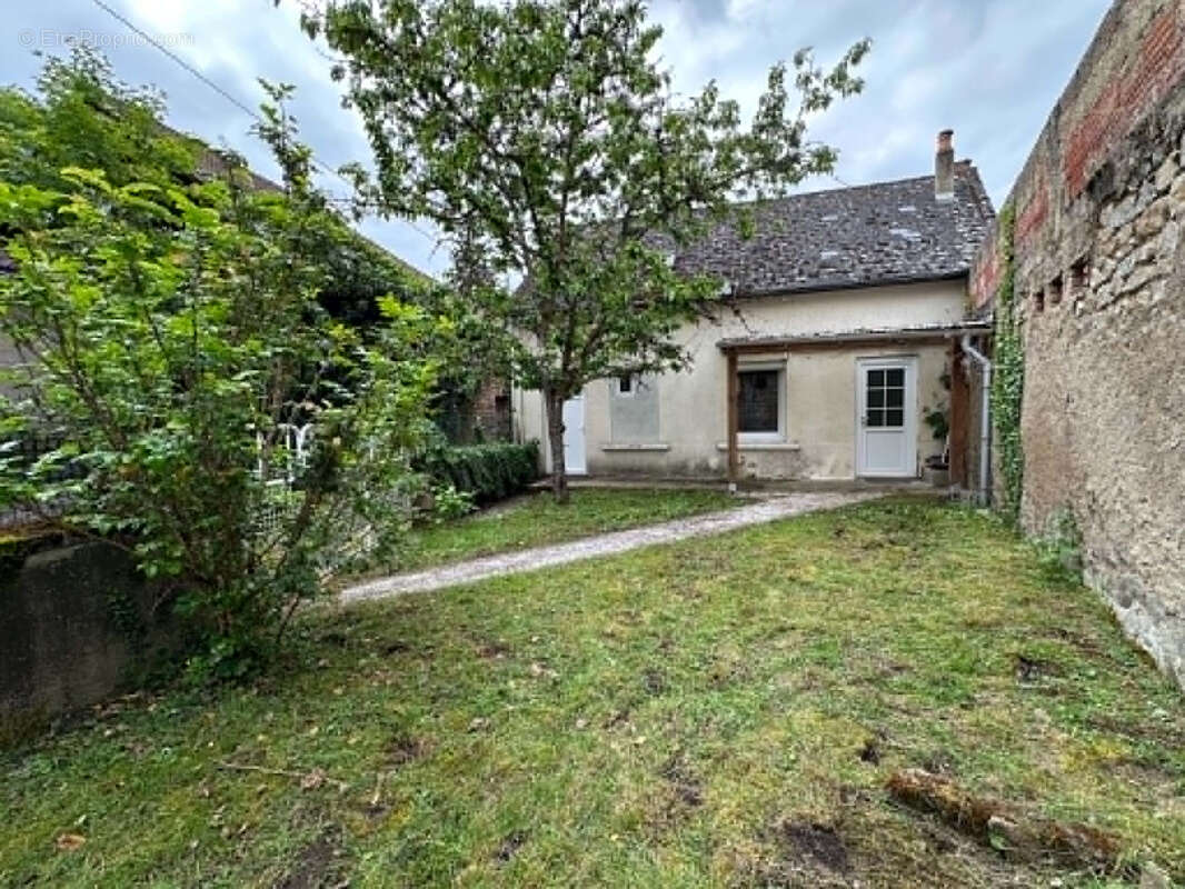 Maison à CHATEAUNEUF-LES-BAINS