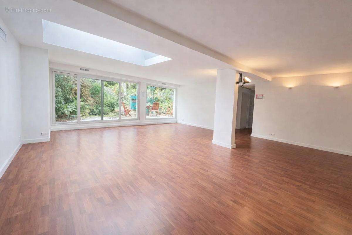 Bureaux en duplex à vendre de 261,65 m² avec terrasse et jardin privatif a toute proximité du métro et du centre ville de Montro - photo 3