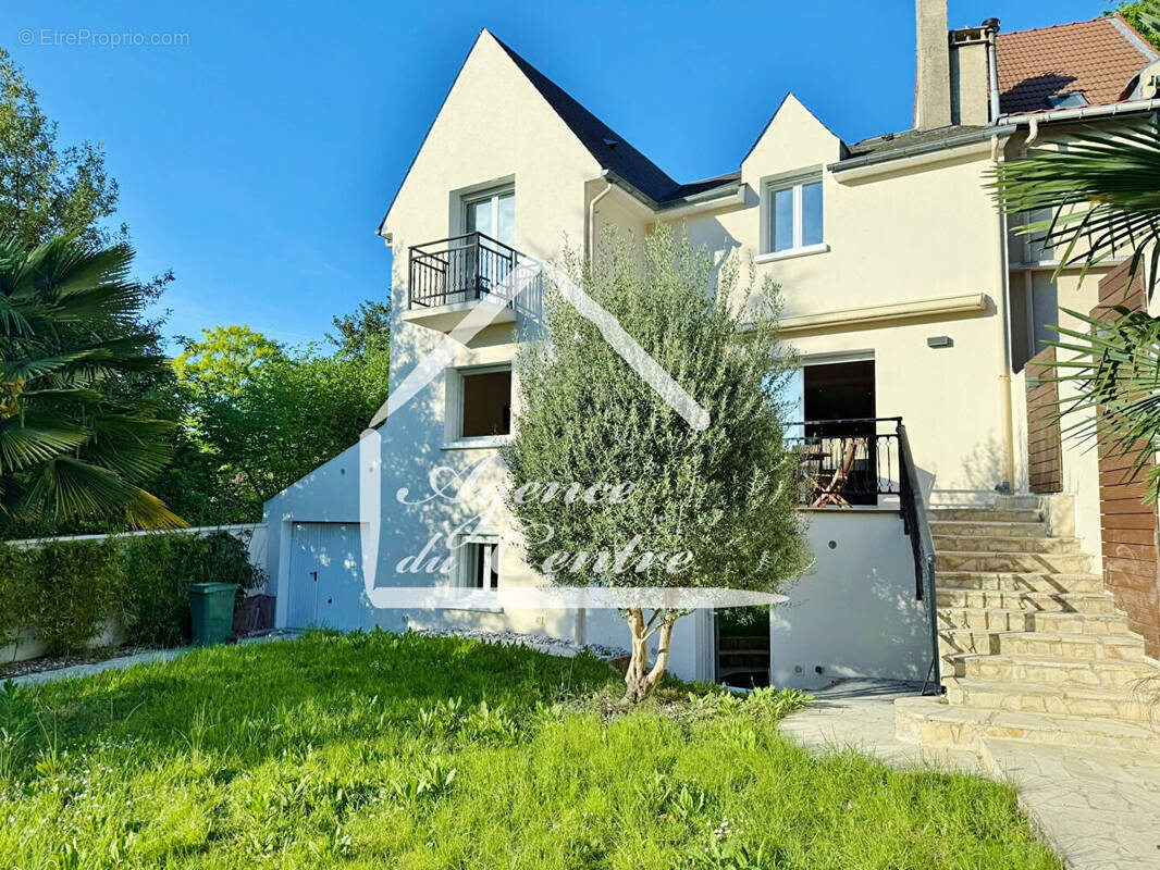 Maison à L'HAY-LES-ROSES