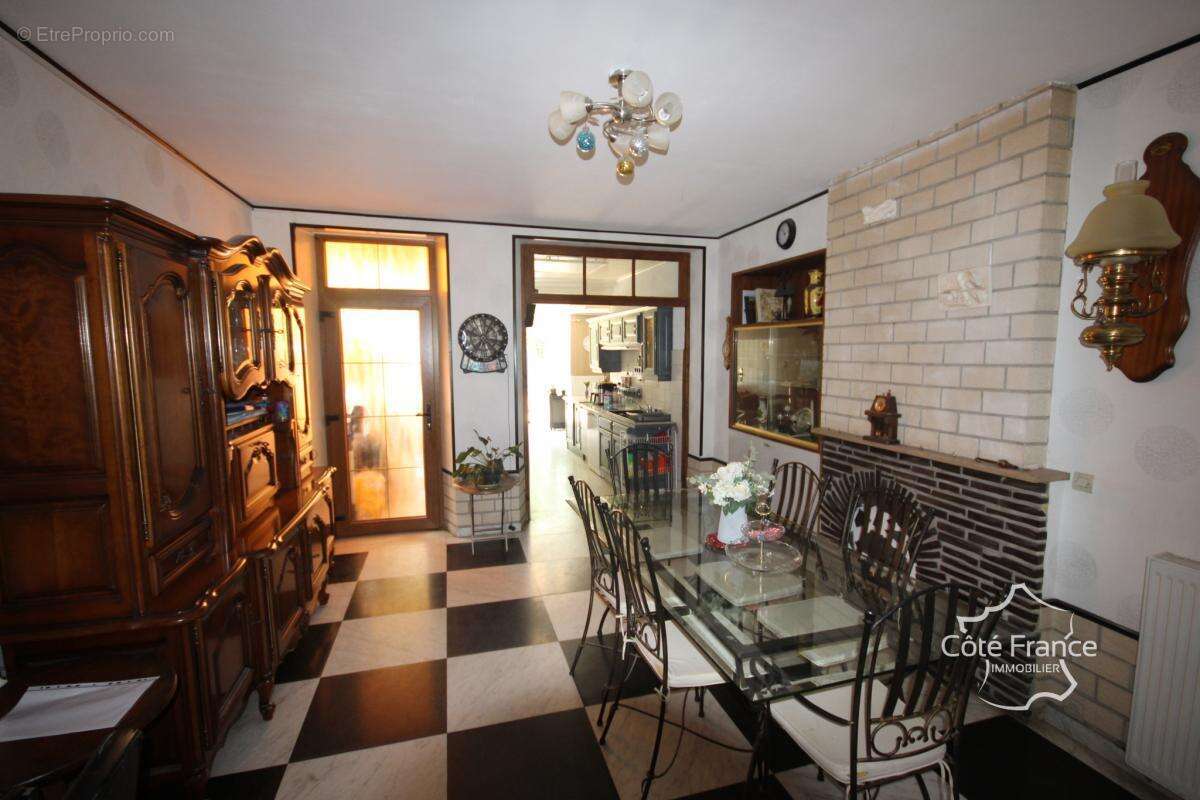 Maison à VIREUX-MOLHAIN