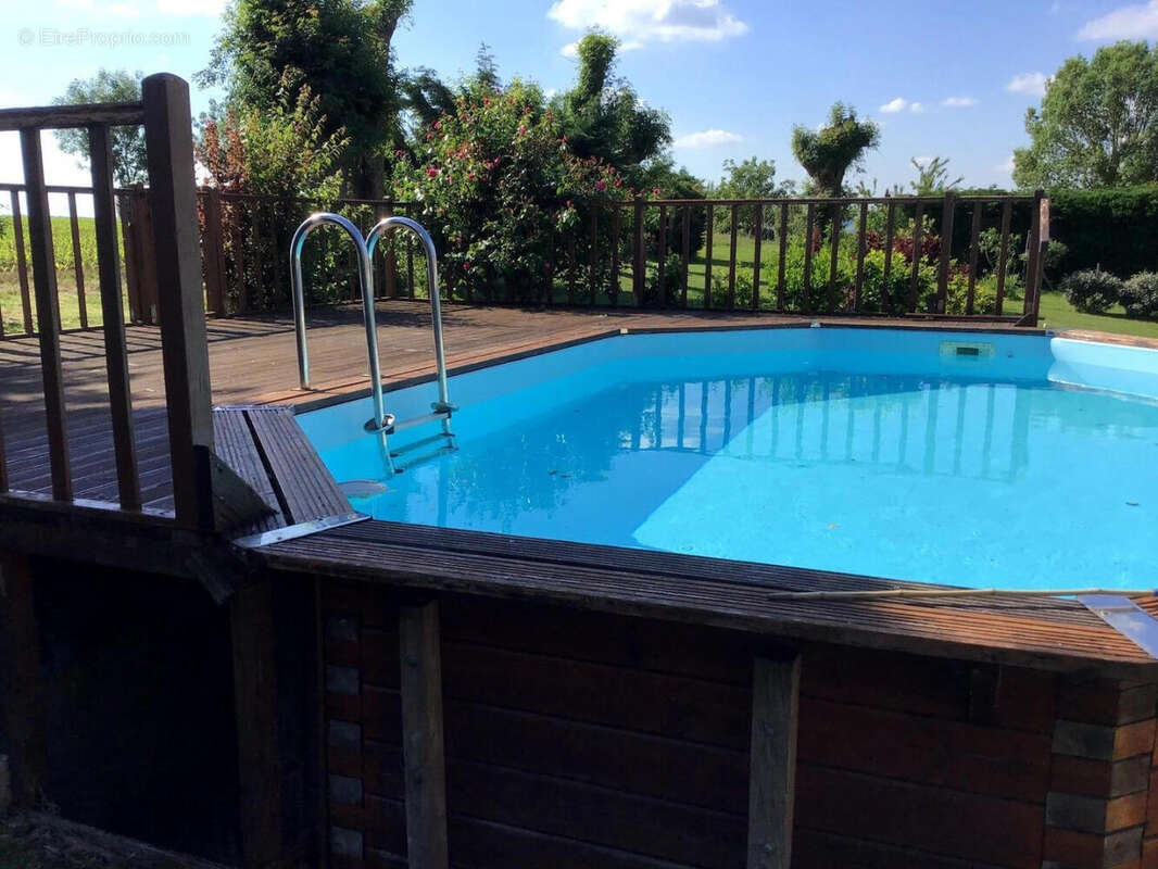 piscine hors sol. - Maison à FLEURANCE