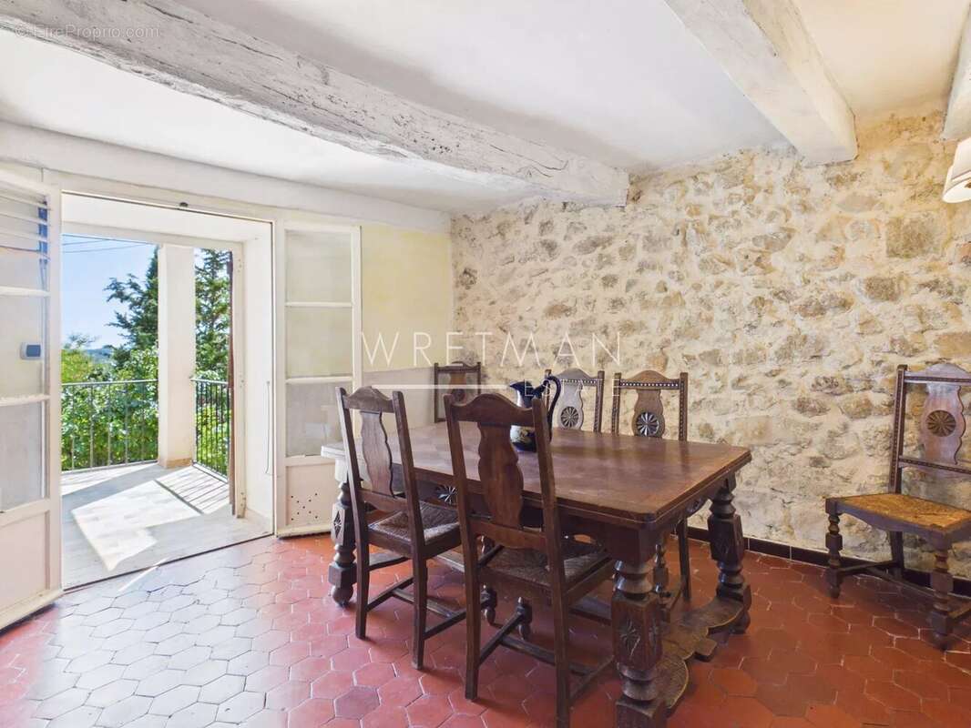 Authentique maison de village avec terrasses et vue panoramique – CALLIAN - photo 9