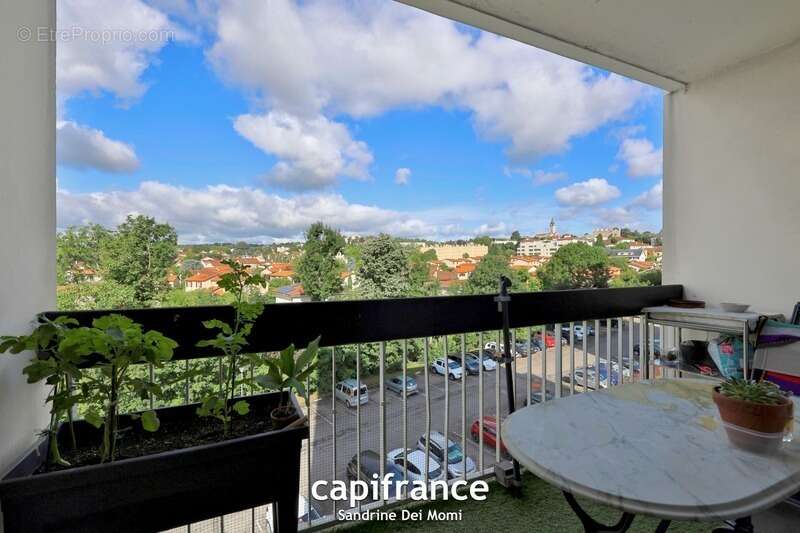 Appartement à SAINT-GENIS-LAVAL