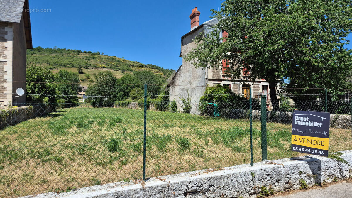 Terrain à SAINT-COME-D'OLT