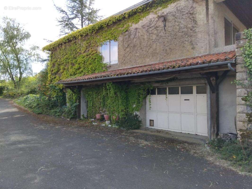 Maison à MONCOUTANT