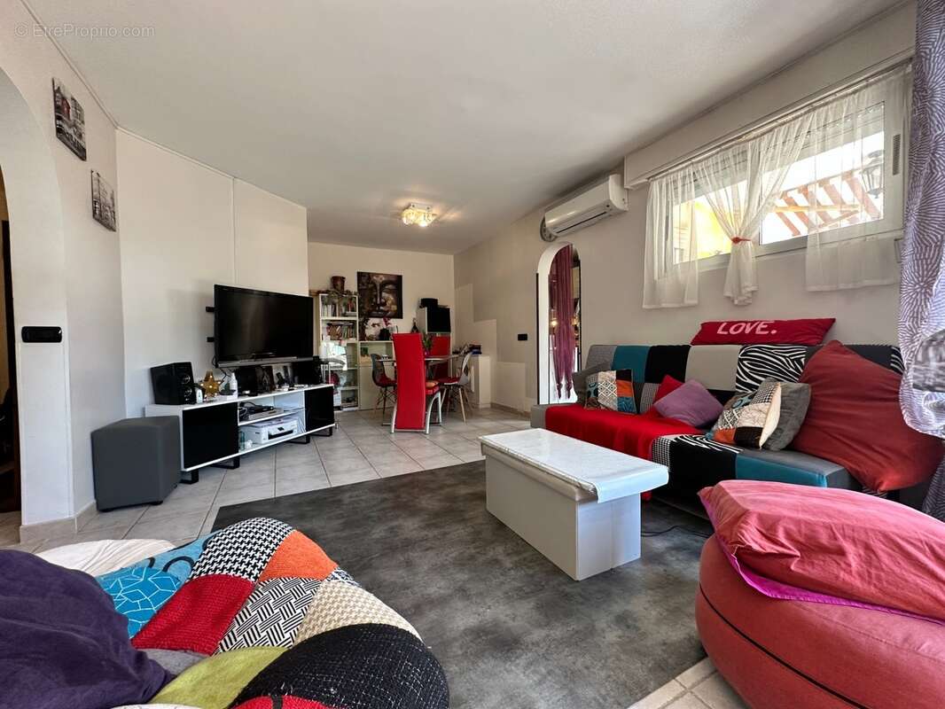 Dpt Alpes Maritimes (06), à vendre ANTIBES Appartement T3 65 m² – Rez-de-jardin, terrasse 40 m² et piscine - photo 4