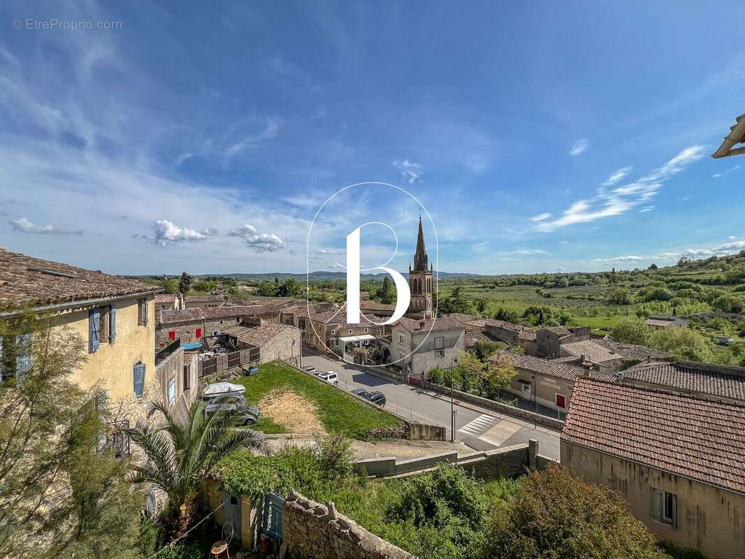 Maison à SAINT-SAUVEUR-DE-CRUZIERES