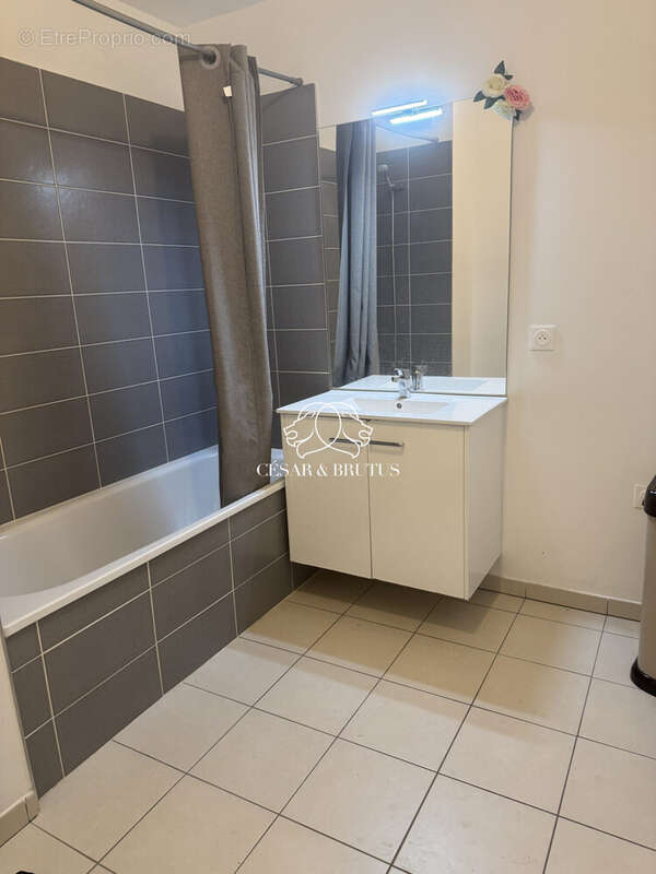 Appartement 59 m² à Venissieux  - photo 3