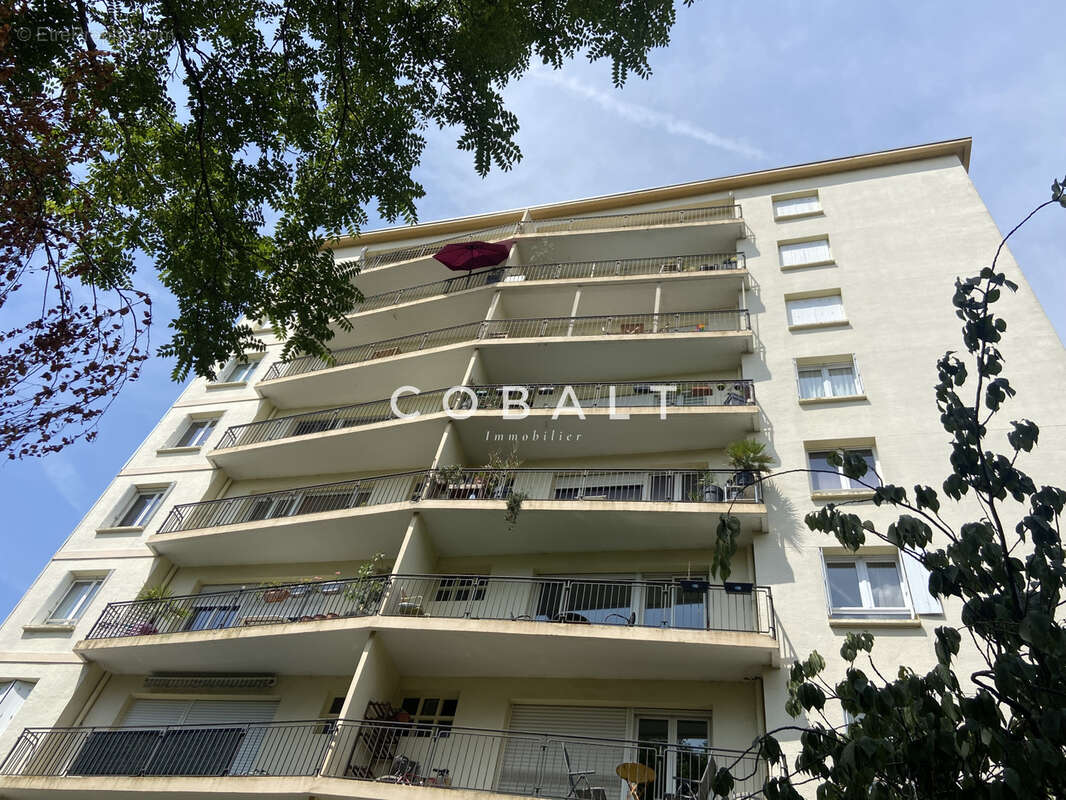 Appartement T4 spacieux avec balcon & vue dégagée - photo 8
