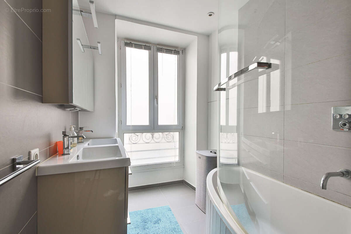 Appartement à PARIS-14E