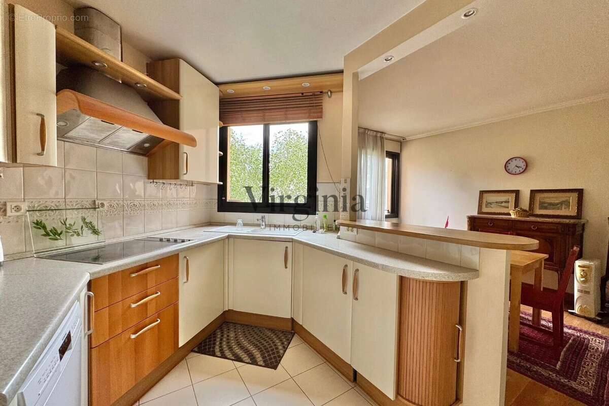 Appartement à CHARENTON-LE-PONT