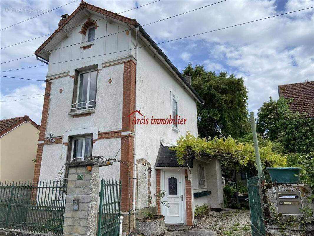Maison à SAINT-QUENTIN-LE-VERGER