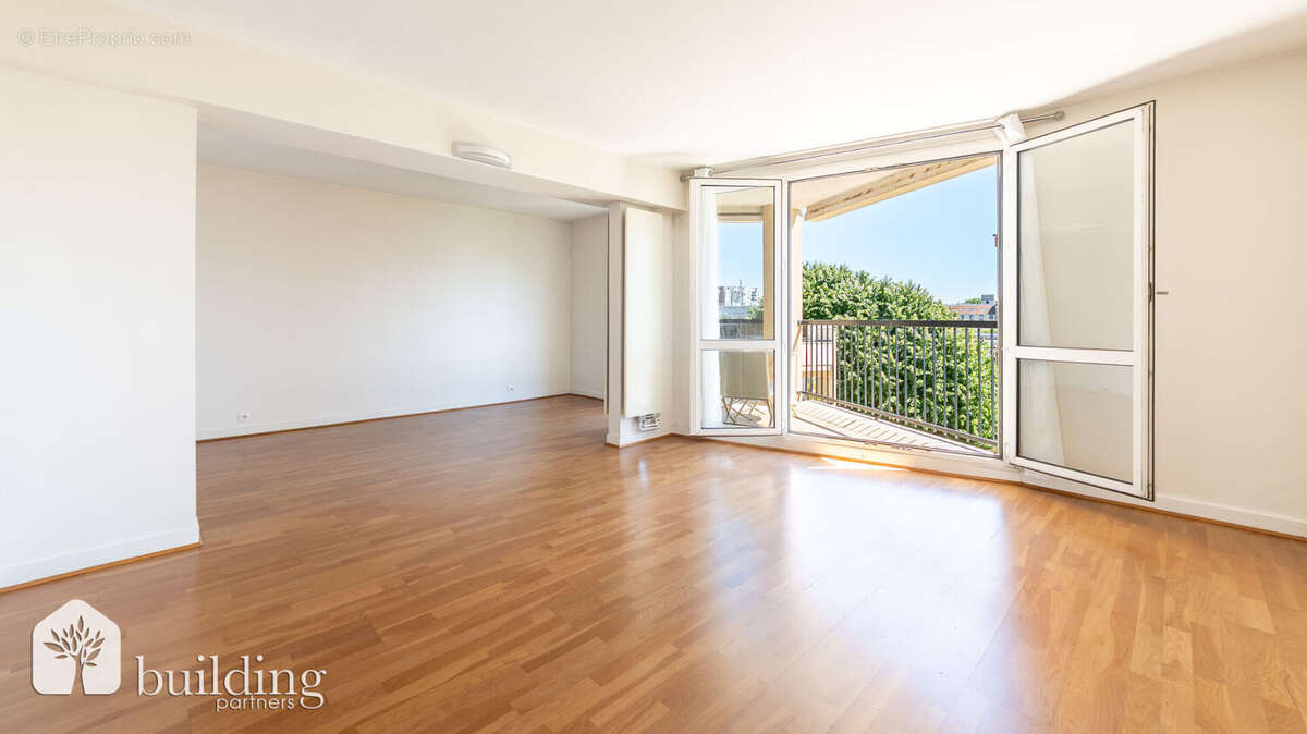 Appartement à COURBEVOIE