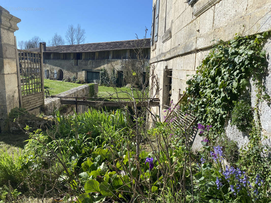 Maison à PUYMOYEN