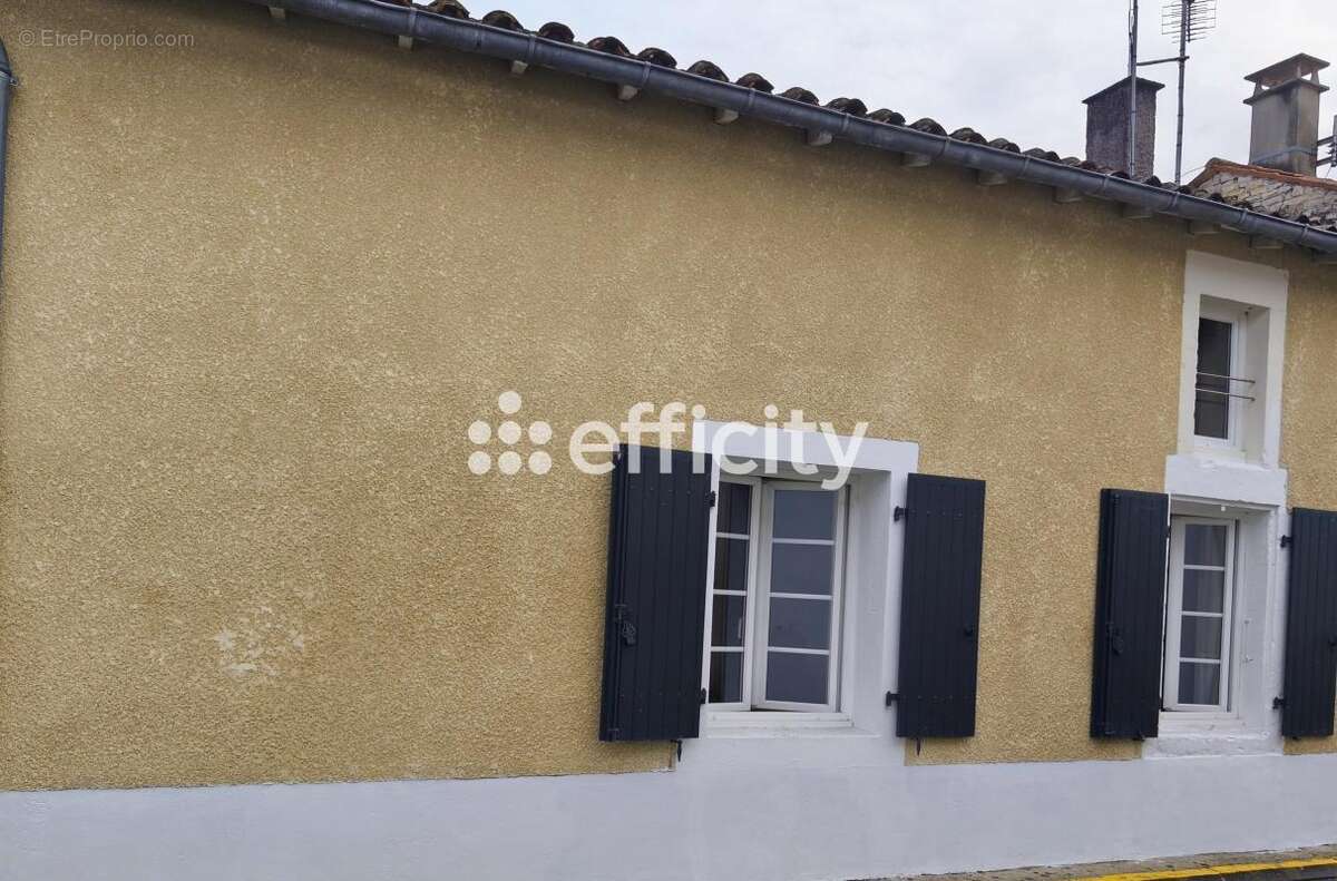 Maison à MAUZE-SUR-LE-MIGNON