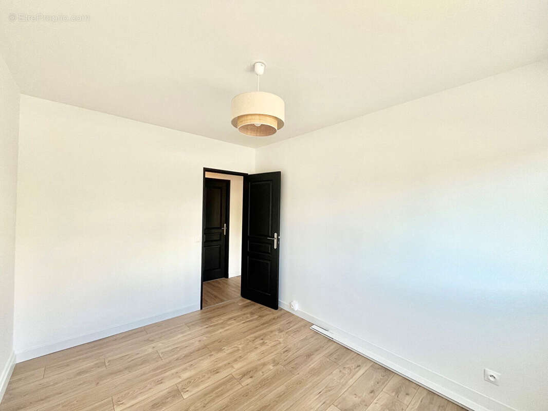 A VENDRE grand appartement Caen 4 pièce(s) 85 m2 - calme - sécurisé - proche centre ville - garage  fermé - cave - photo 11