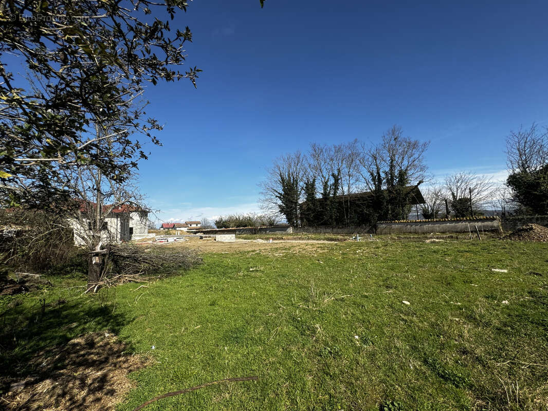 Terrain à SATOLAS-ET-BONCE