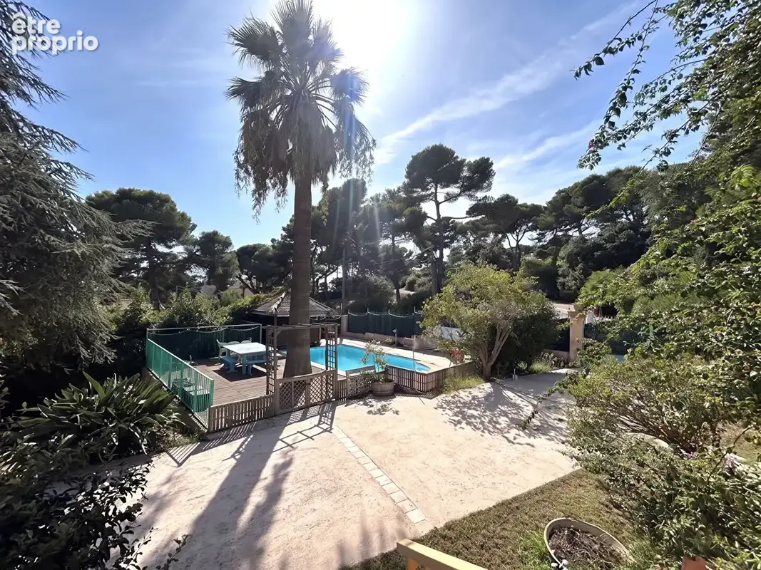 RARE - Presqu'île de Giens (La Polynésie) - Propriété de 230 m² avec piscine et aperçu mer - photo 3