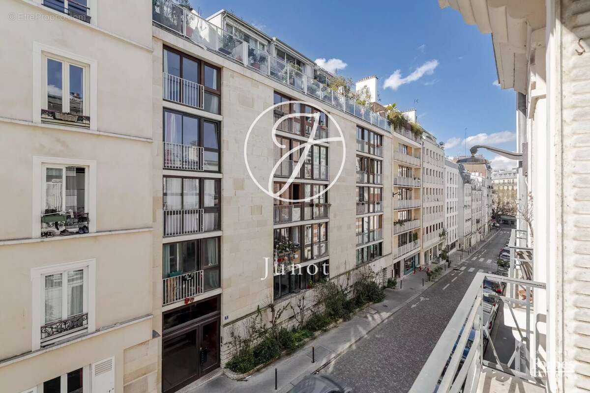 Appartement à PARIS-18E