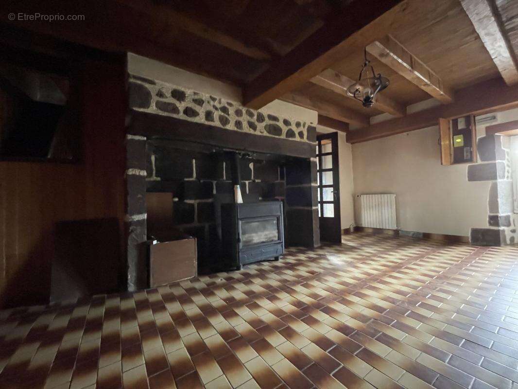Maison à THIEZAC