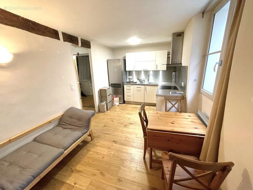 Appartement à PARIS-3E