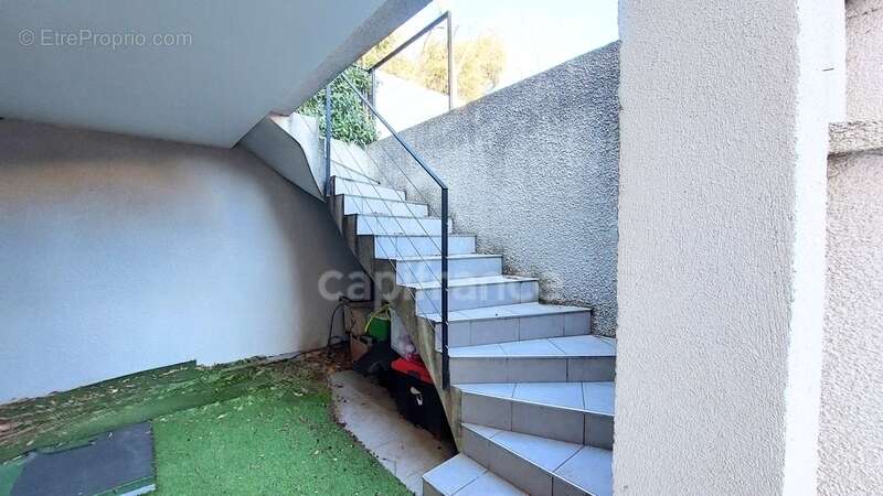 Appartement à VILLENEUVE-LES-AVIGNON