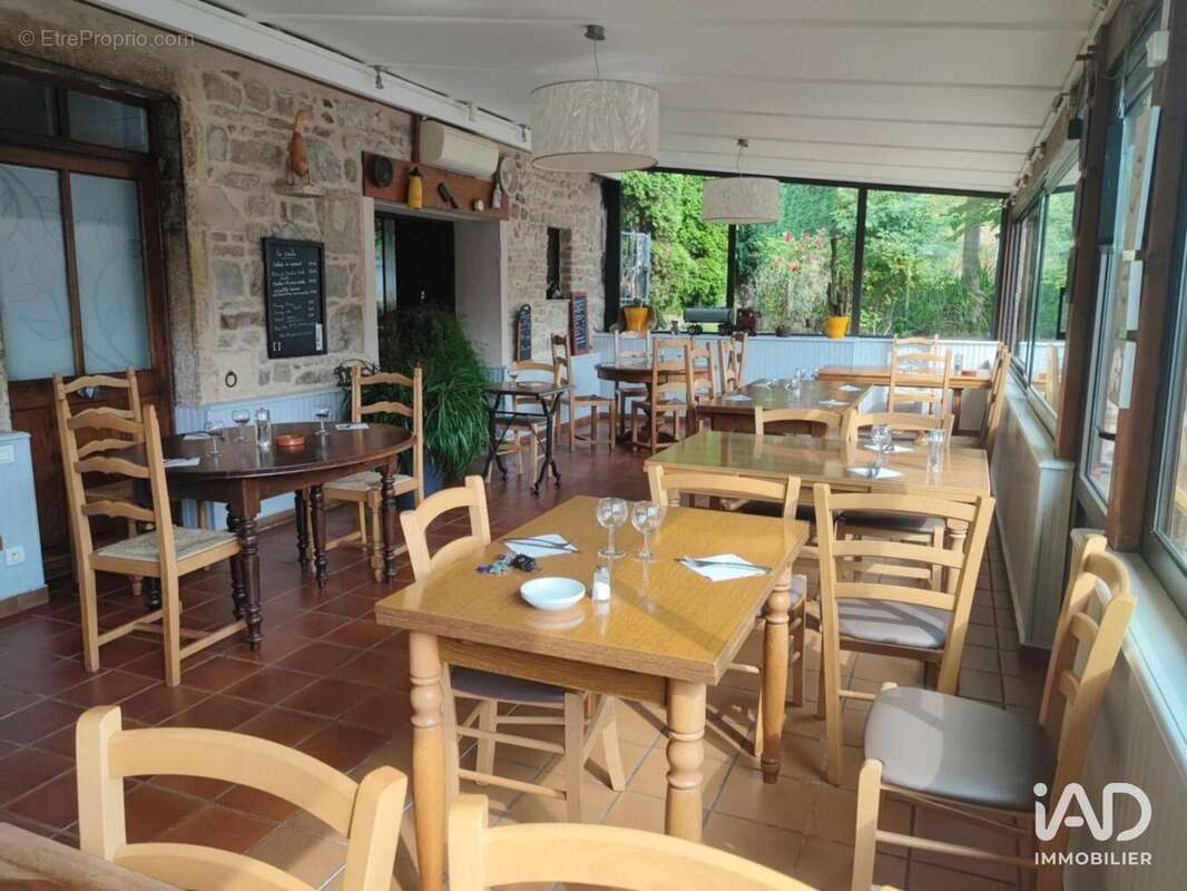 Photo 8 - Commerce à LES ARDILLATS