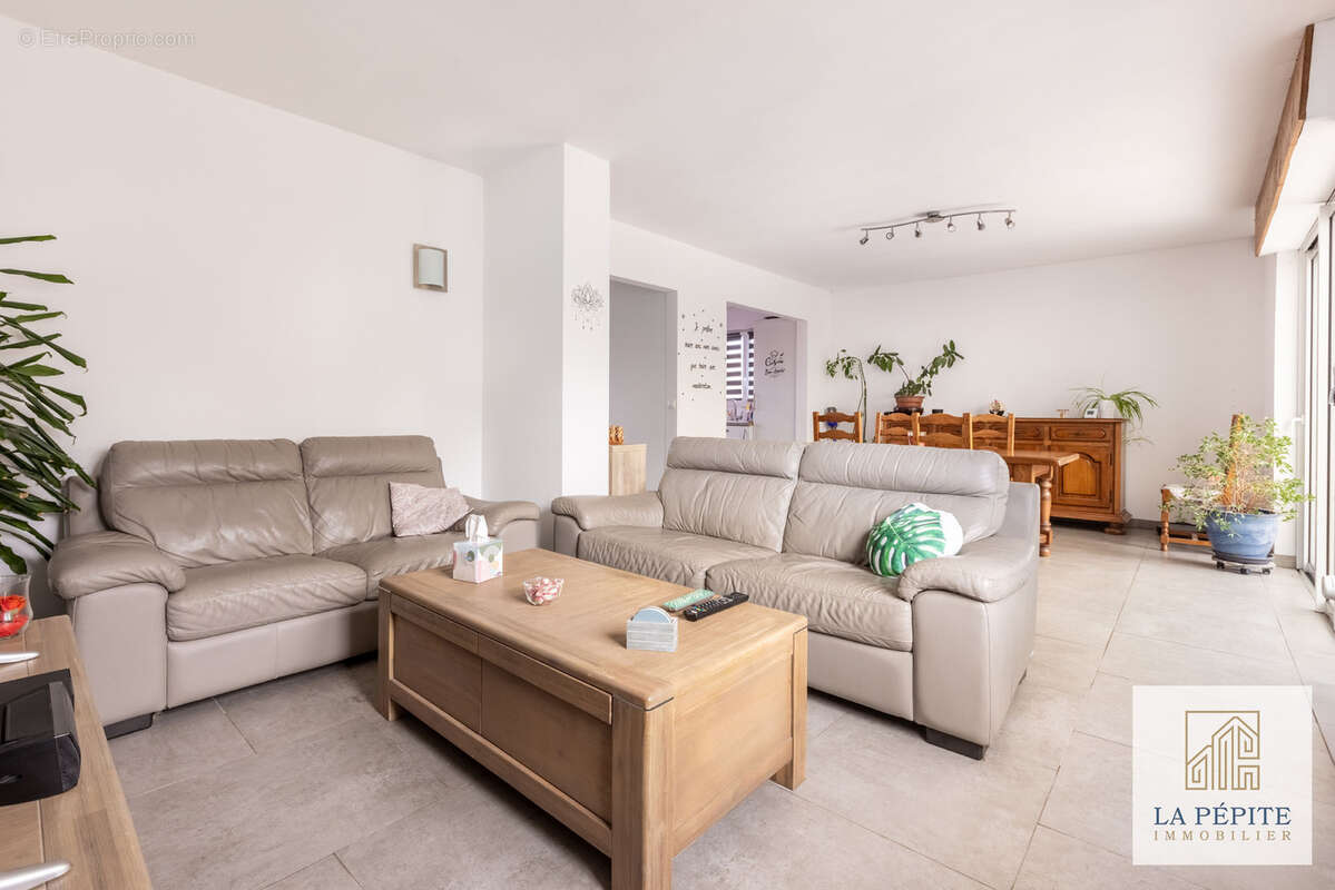 Maison à AULNOYE-AYMERIES