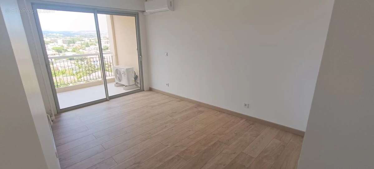 Appartement à MANDELIEU-LA-NAPOULE