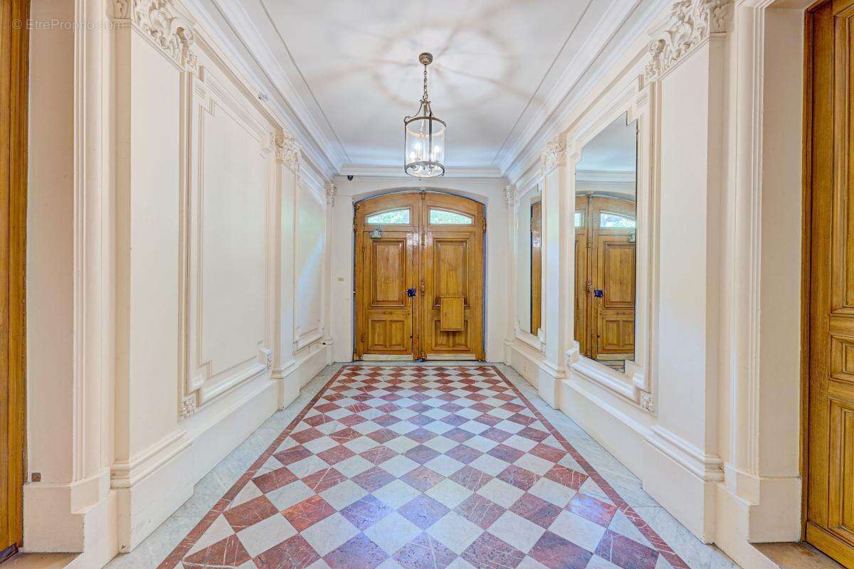Appartement à PARIS-17E