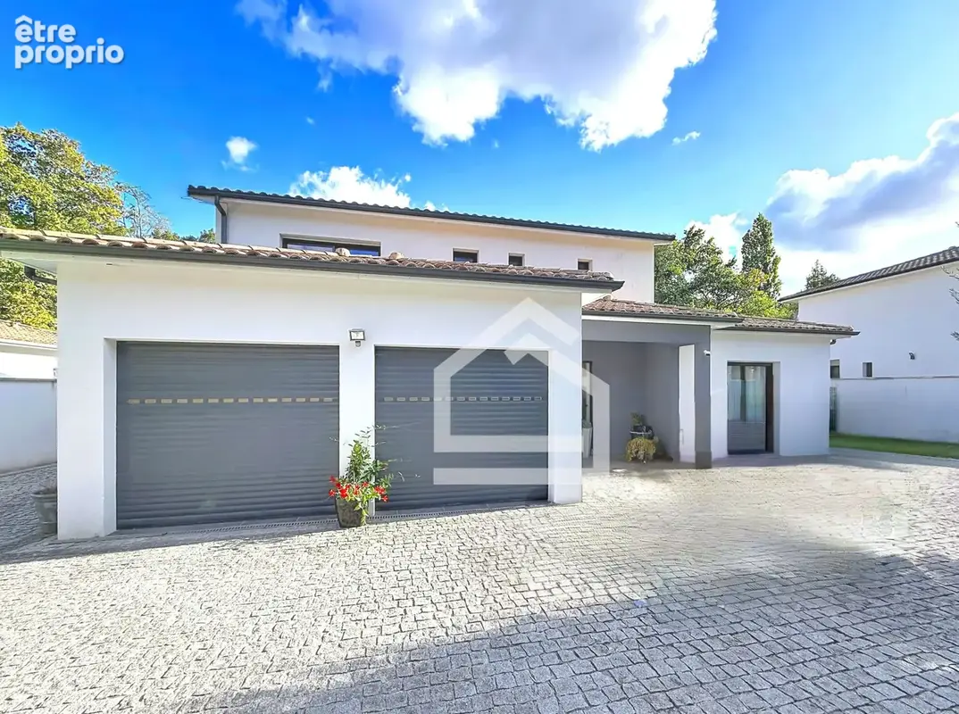 Maison contemporaine de 198 m2, 5 chambres, piscine et double garage - photo 29