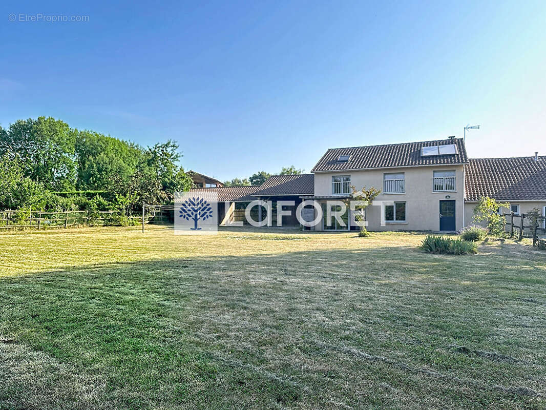 Maison à MAZIERES-EN-GATINE