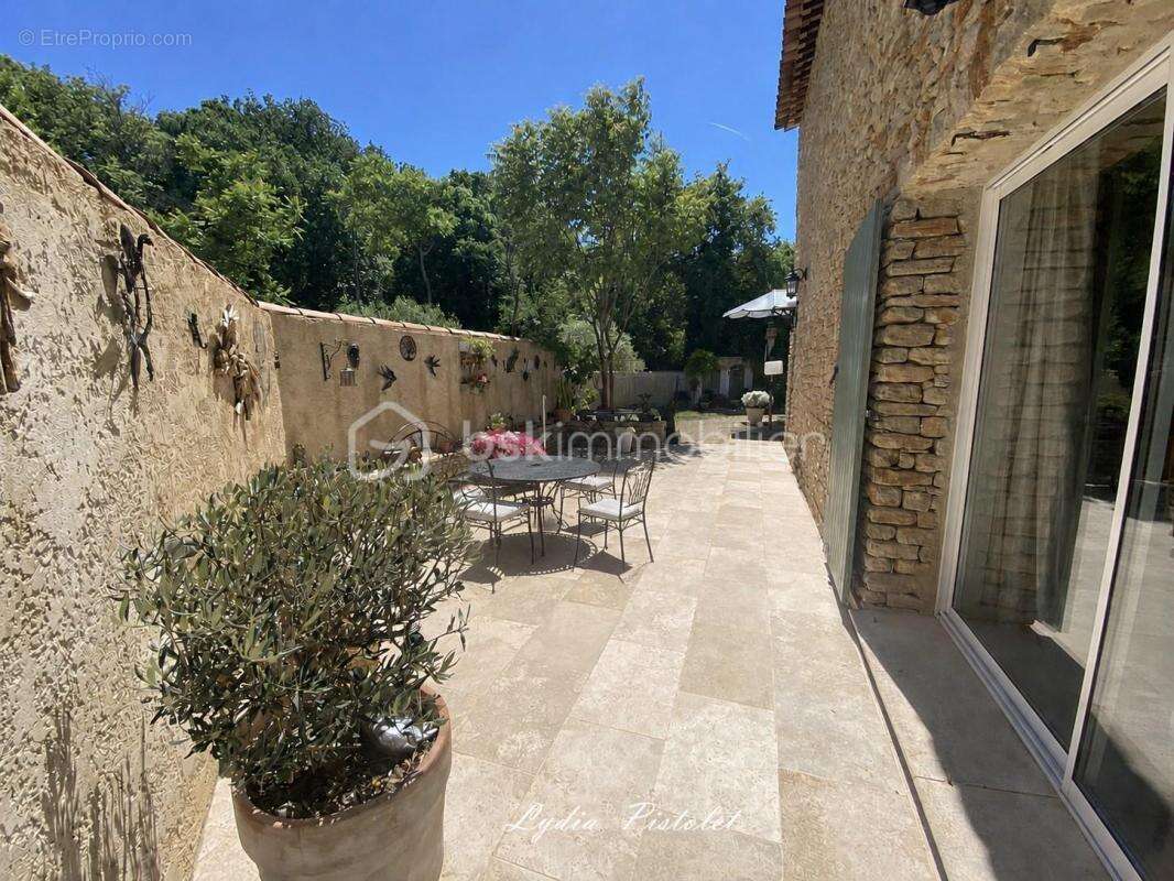 NOUVEAU - EN EXCLUSIVITÉ À Apt en Luberon (84400) - Une maison récente au charme authentique de la Provence - photo 10