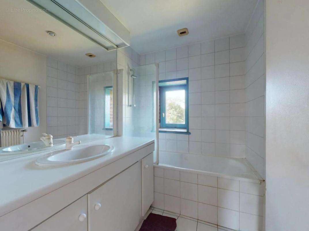 Maison à SAINT-DENIS-LES-BOURG