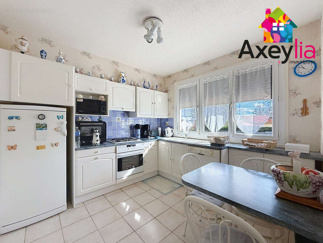 Maison à COMMELLE-VERNAY