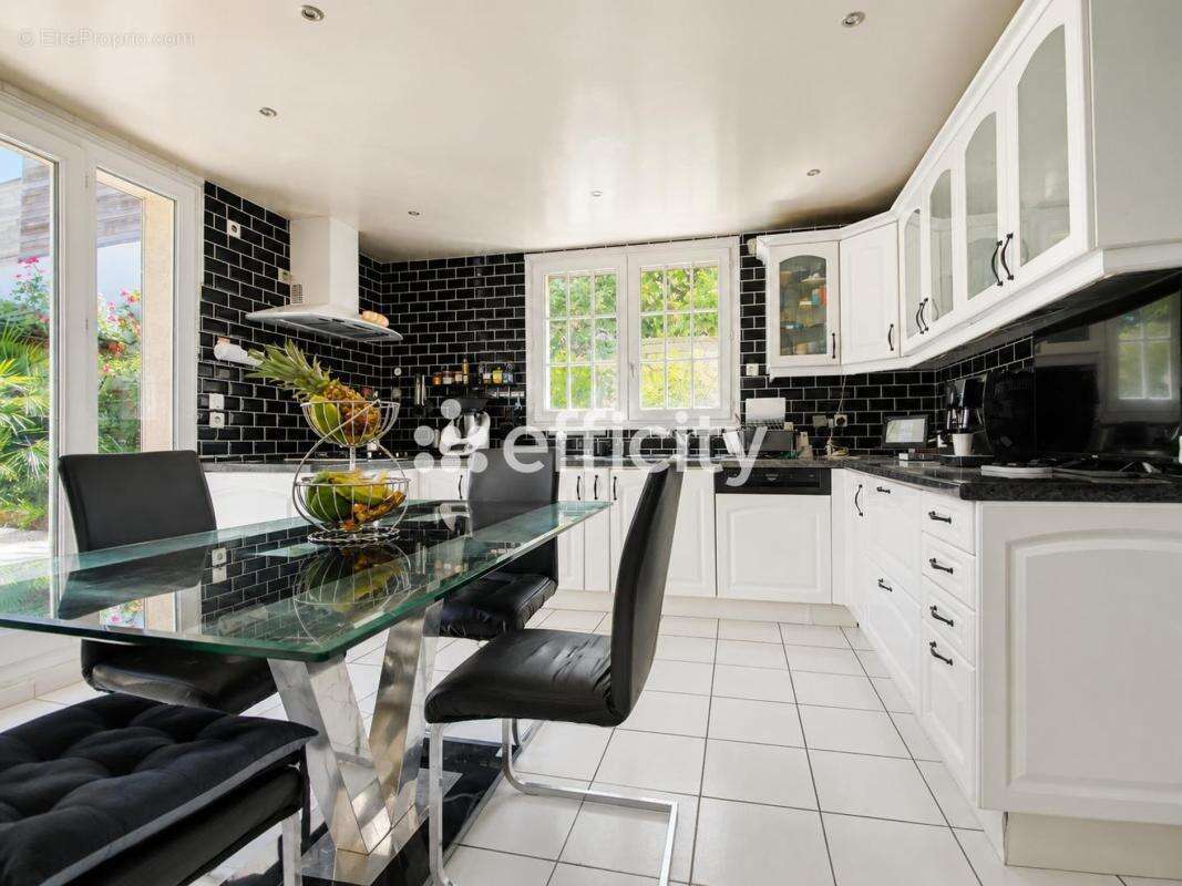 Maison 170 m² à Alfortville  - photo 7