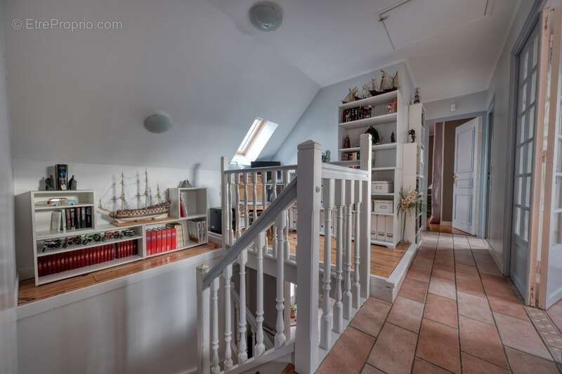 Maison à LA QUEUE-LES-YVELINES